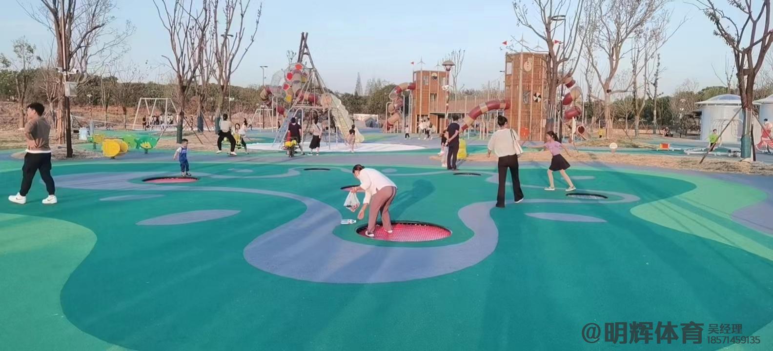 无缝半预制型硅pu球场公园跑道是用什么材料做成的